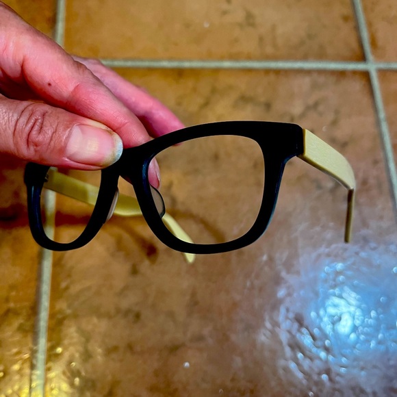 Matte two-tone glass frames with a wood-like texture - Picture 1 of 1